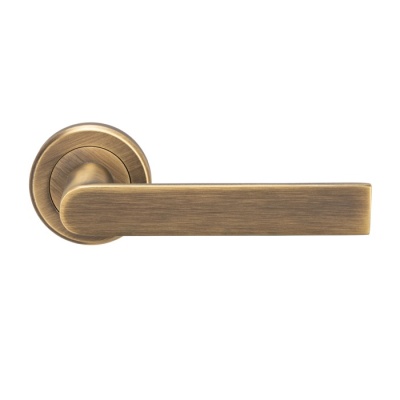 Edge Lever Door Handle on Round Rose