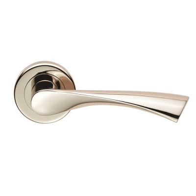 Venti Lever Door Handle on Round Rose