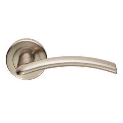 Trenta Lever Door Handle on Round Rose