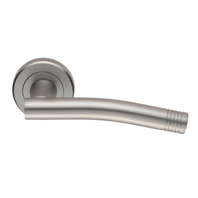 Carolina Lever Door Handle on Round Rose